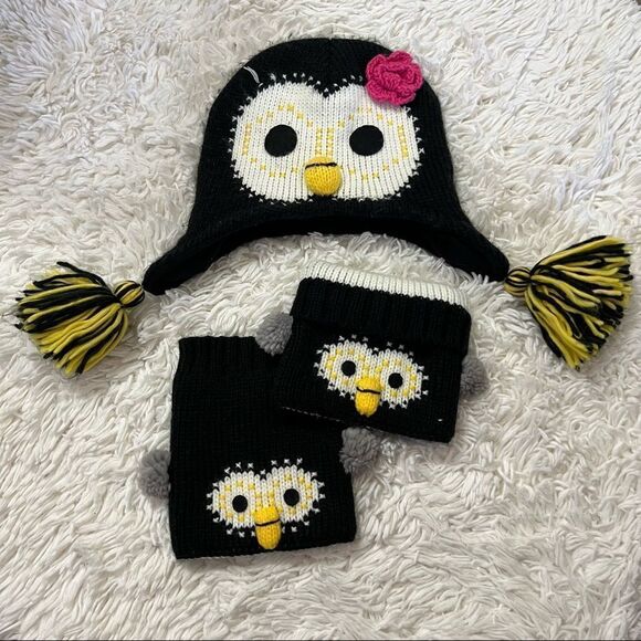 Cute Penguin beanie with Pom Poms and boot cuffs NWOT - Picture 1 of 6